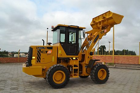 Pá Carregadeira - 2000Kg