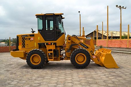 Pá Carregadeira - 2000Kg